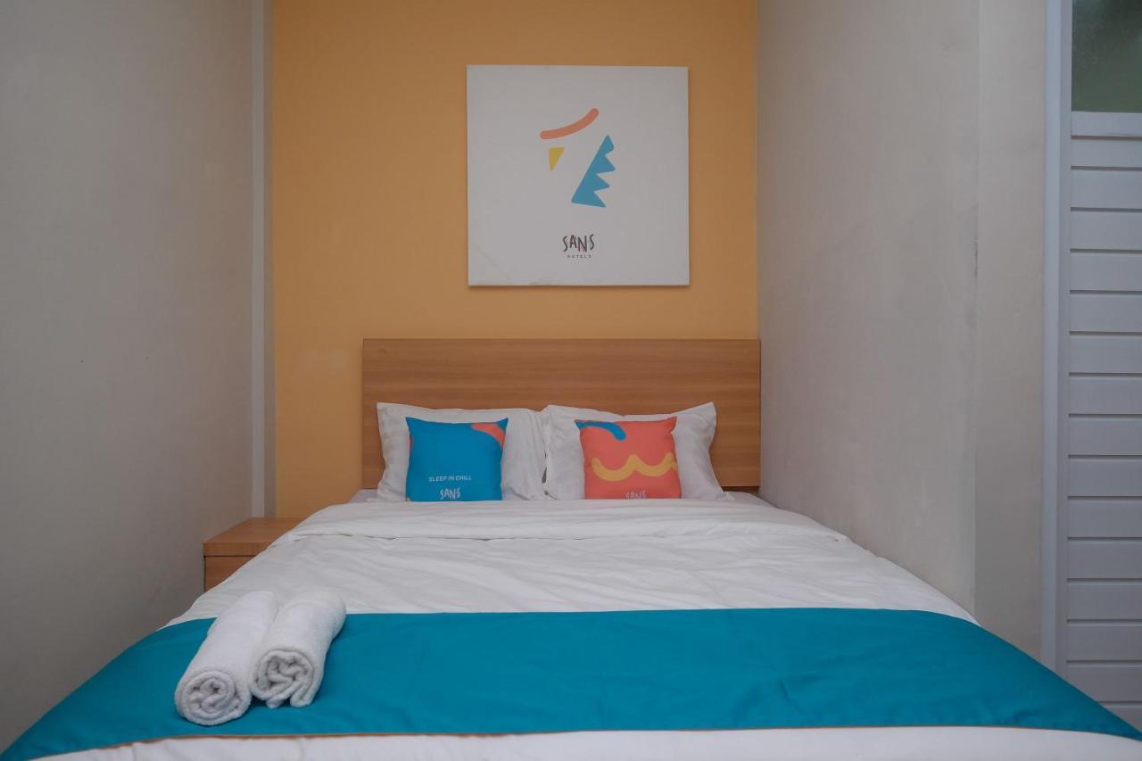 Sans Hotel Tiga Putri Semarang By Reddoorz Ngoại thất bức ảnh