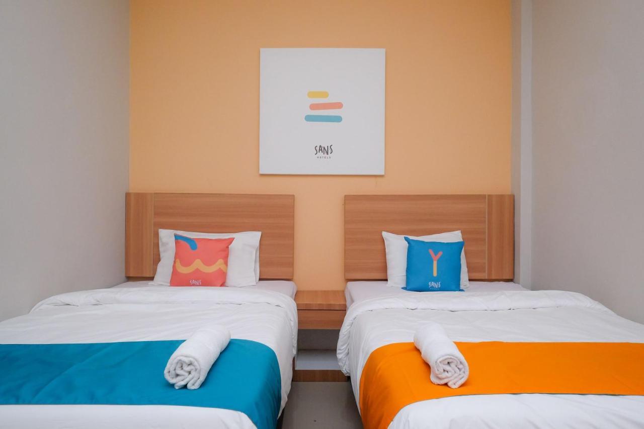 Sans Hotel Tiga Putri Semarang By Reddoorz Ngoại thất bức ảnh