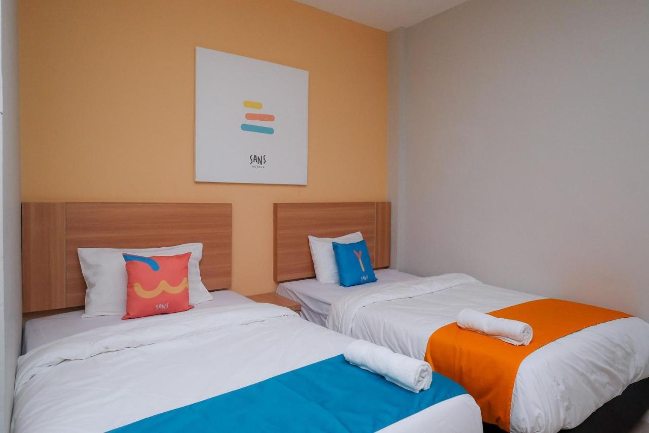 Sans Hotel Tiga Putri Semarang By Reddoorz Ngoại thất bức ảnh