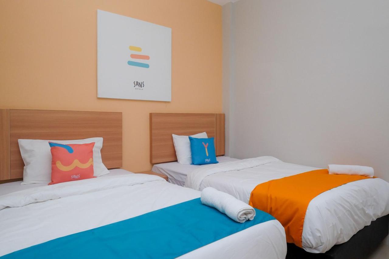 Sans Hotel Tiga Putri Semarang By Reddoorz Ngoại thất bức ảnh