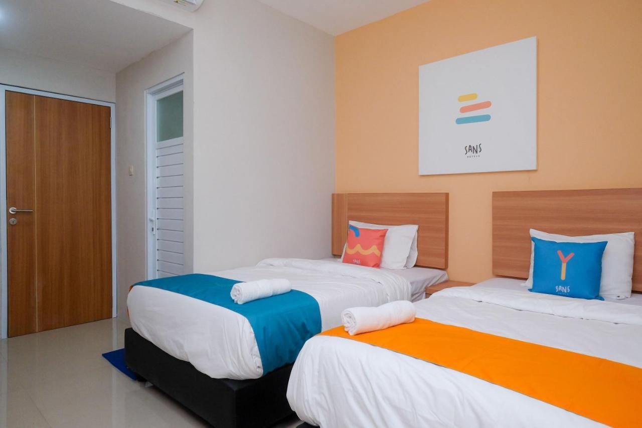 Sans Hotel Tiga Putri Semarang By Reddoorz Ngoại thất bức ảnh