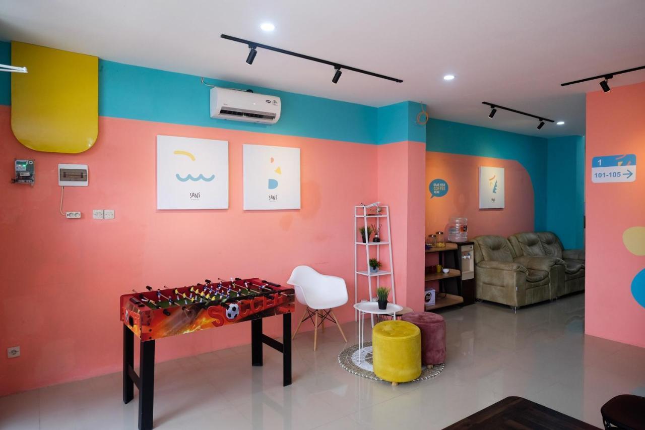 Sans Hotel Tiga Putri Semarang By Reddoorz Ngoại thất bức ảnh