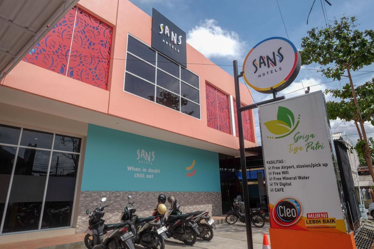 Sans Hotel Tiga Putri Semarang By Reddoorz Ngoại thất bức ảnh