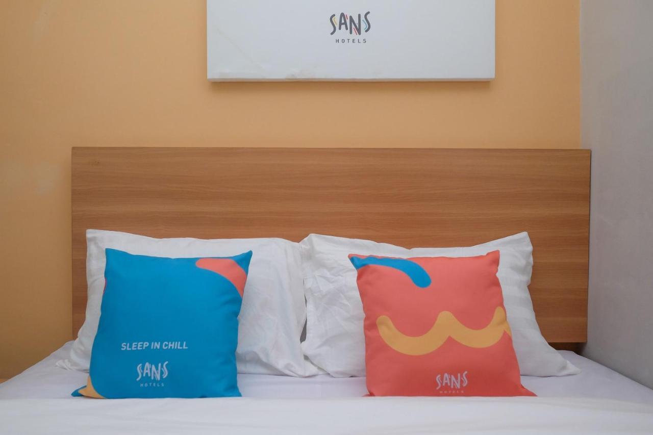 Sans Hotel Tiga Putri Semarang By Reddoorz Ngoại thất bức ảnh