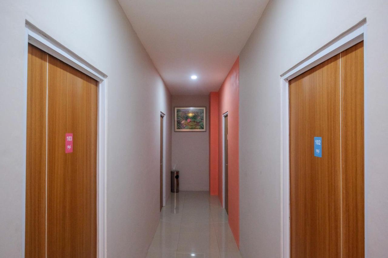 Sans Hotel Tiga Putri Semarang By Reddoorz Ngoại thất bức ảnh