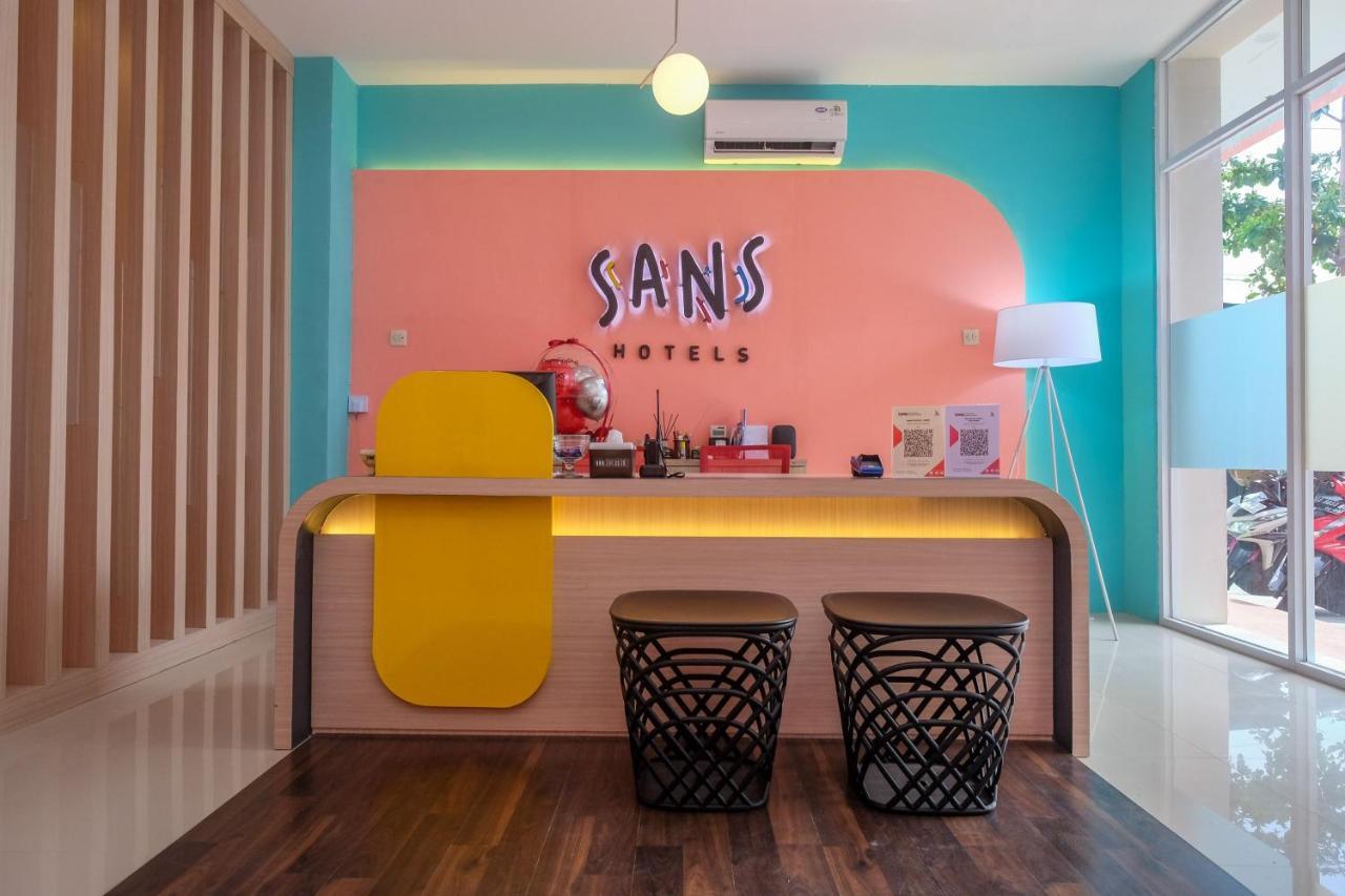 Sans Hotel Tiga Putri Semarang By Reddoorz Ngoại thất bức ảnh