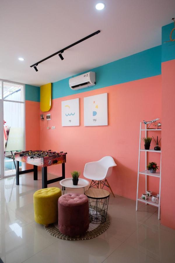 Sans Hotel Tiga Putri Semarang By Reddoorz Ngoại thất bức ảnh