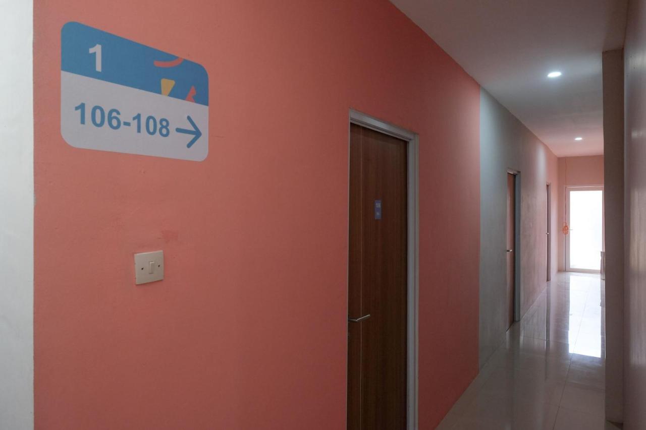 Sans Hotel Tiga Putri Semarang By Reddoorz Ngoại thất bức ảnh